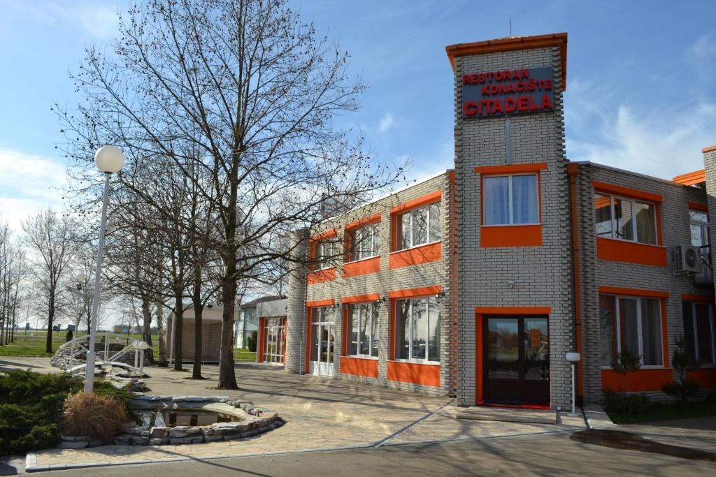 Motel Citadela 023 Zrenjanin Bagian luar foto